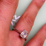 Solitaire & Verlobungsring (Engagement Ring): Solitaire Emerald Step “Princess” 4-Prong Knife-Edge. Labor Diamanten, Lab Grown Diamonds. Green World Diamonds.