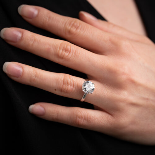 Solitaire & Verlobungsring (Engagement Ring): Solitaire “Queen” 4-Prong Rund-Draht. Labor Diamanten, Lab Grown Diamonds. Green World Diamonds.