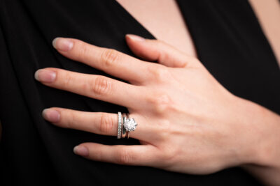 Solitär & Verlobungsring (Engagement Ring) kombiniert mit Eternity Ring & Trauring. Labor Diamanten, Lab Grown Diamonds. Green World Diamonds.