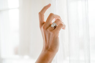 Solitär & Verlobungsring (Engagement Ring): Solitaire “Hailey” 4-Prong Claws Razor Thin & "Fairytale 5" & "3mm 2ct 1001 night". Labor Diamanten, Lab Grown Diamonds. Green World Diamonds.