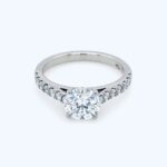 Fairy Winter front - Solitaire Ring | Verlobungsring FAIRY WINTER Brilliant runder Diamant 4Prong 1Point Pave Cathedral